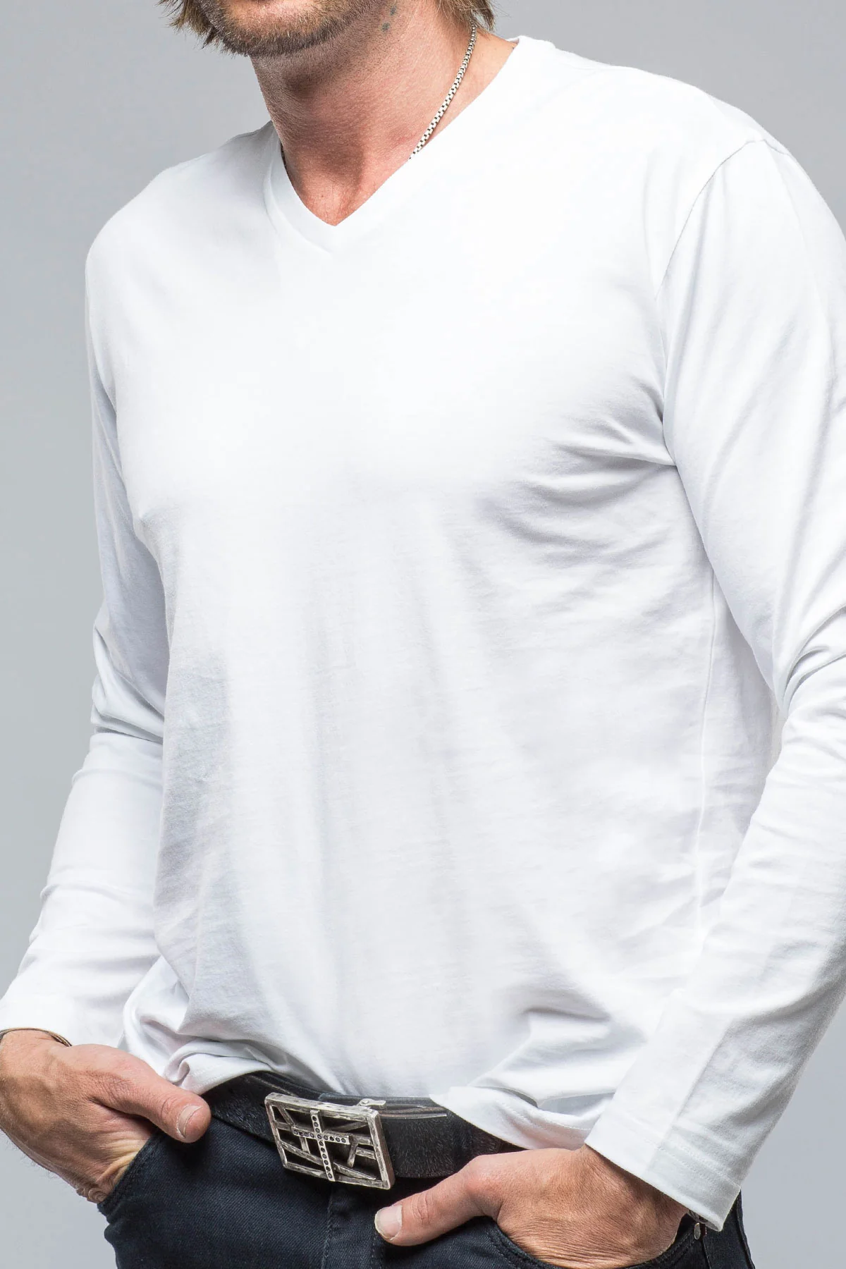Del Mar LS V-Neck in White - Image 2