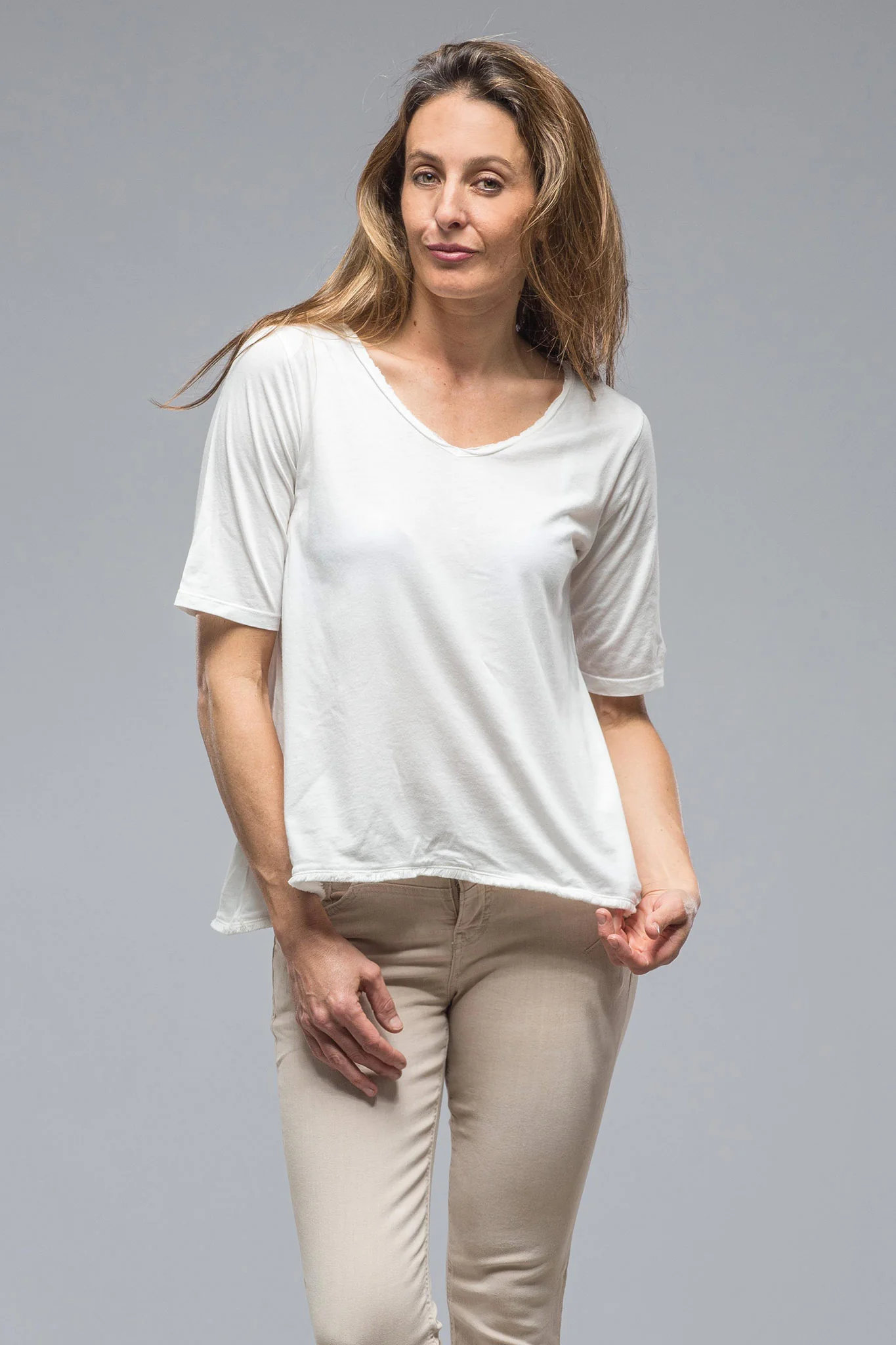 Luna Wide V-Neck S/S Tee In White - Image 3