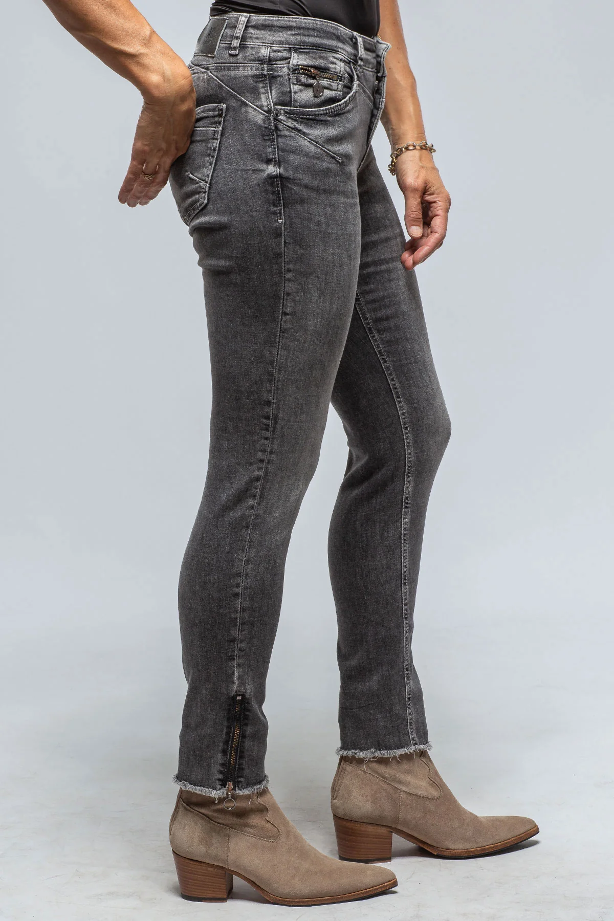 MAC Rich Slim Chic Anthracite Wash