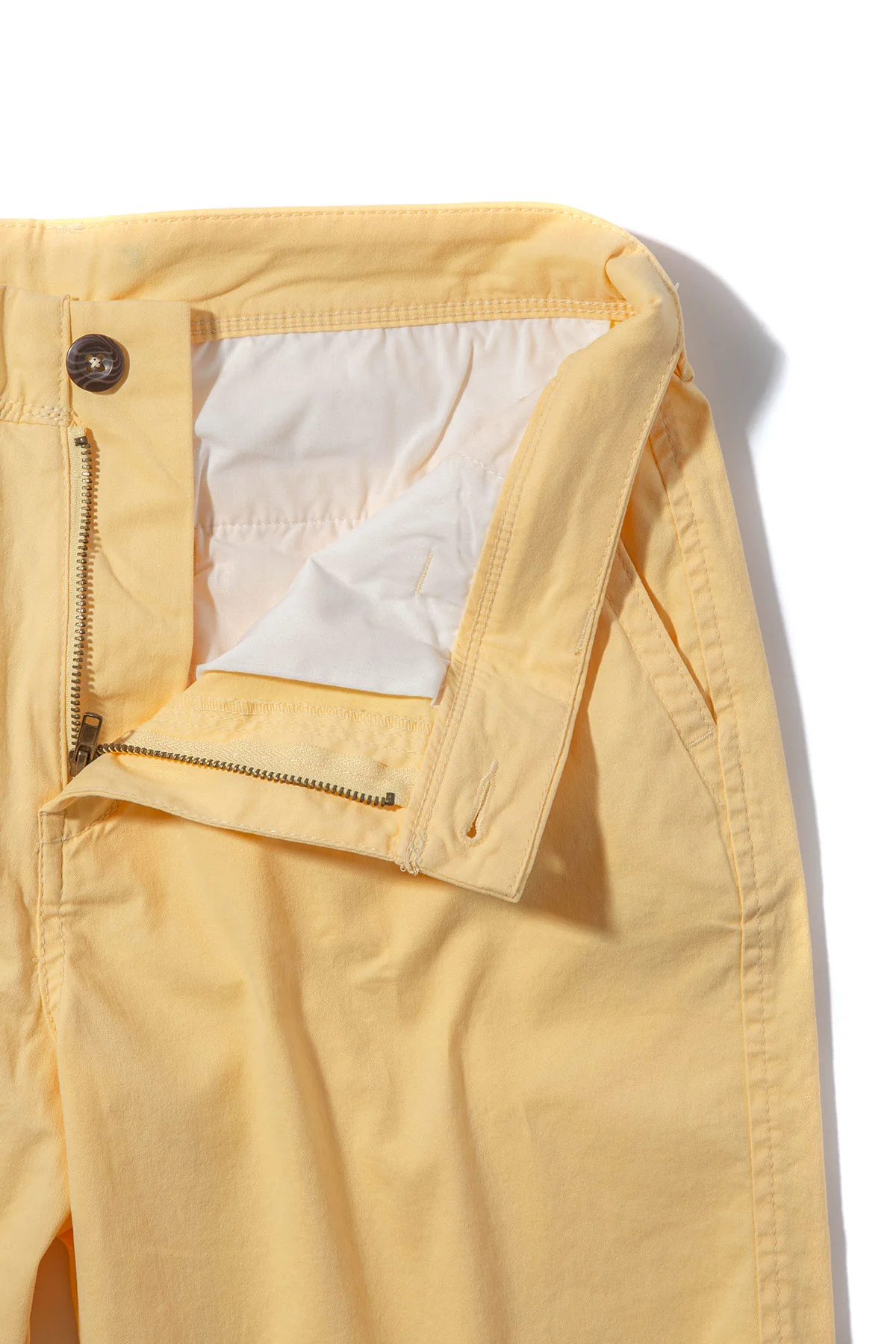 Rockport 9" Stretch Cotton Shorts in Yellow - Image 3