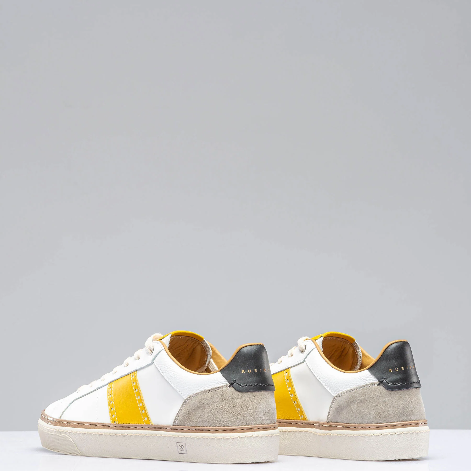 The Mustang Stripe Shoe In White/ Yellow - Image 4